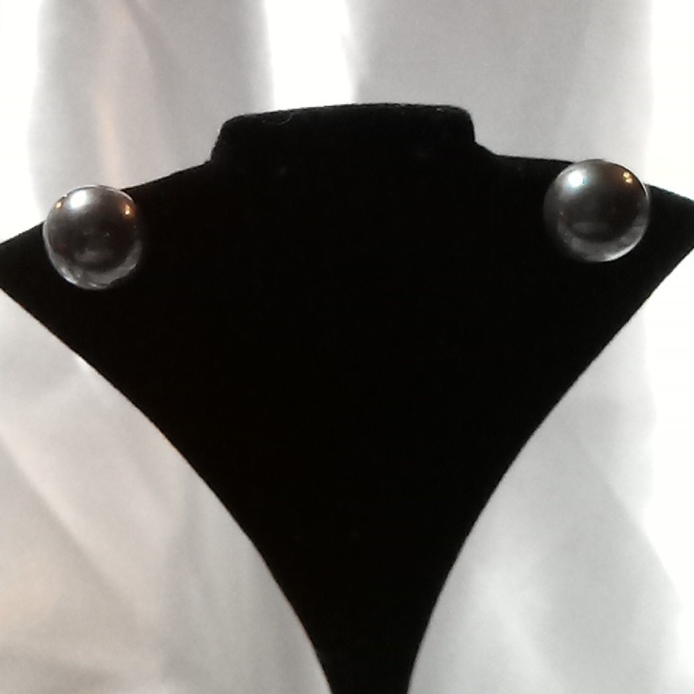New Very Large Genuine Black Pearl earrings New in box Large Size 11.2 -13mm!!
